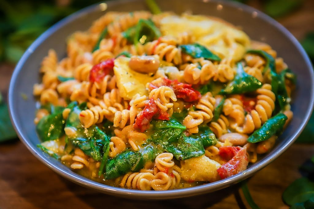 OnePot Rotini with Pesto Artichokes and Spinach (glutenfree)
